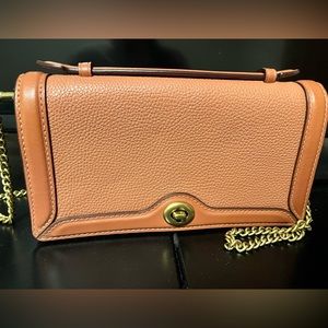 *USED still in great condition . Coach crossbody with gold chain .